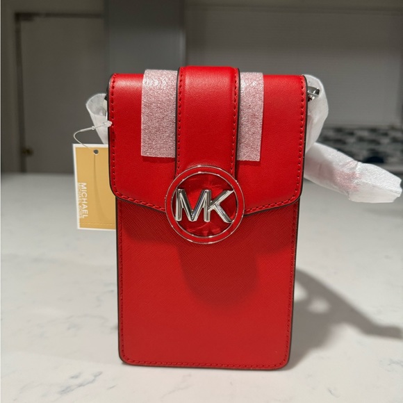 SOLD🤍MICHAEL KORS Carmen small phone holder crossbody bag ♥️ - Picture 3 of 12